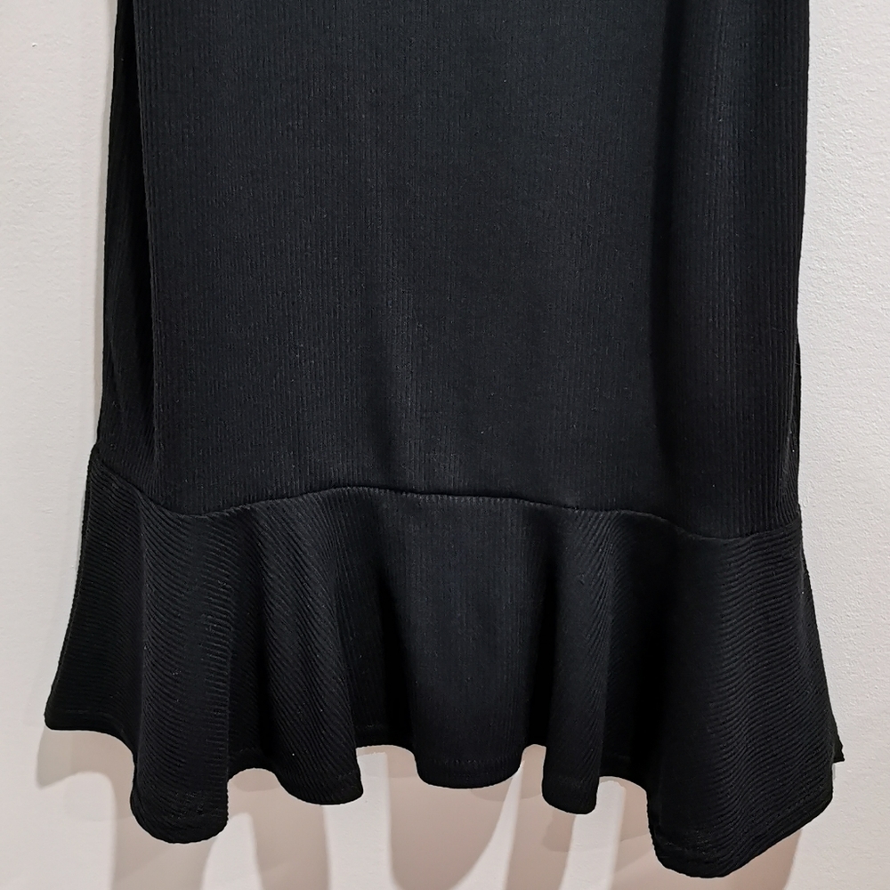 🌸 Ribbed Ruffle Dress 🌸 - Picture 4 of 4